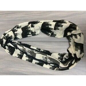 Urban Outfitters infinity scarf black and white houndstooth pixelated pattern